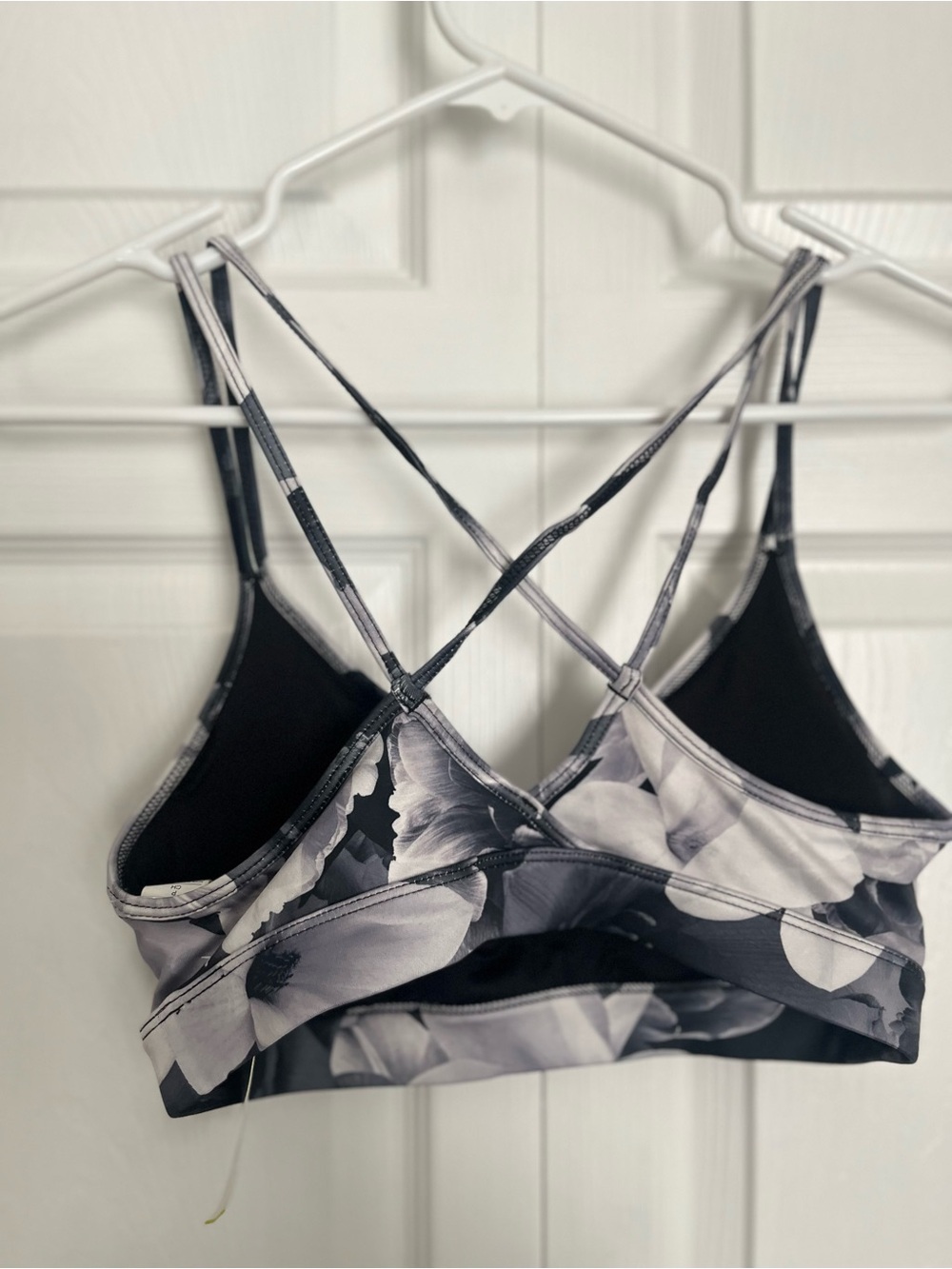 NWT Old Navy Black & White Floral Strappy Sports Bralette - Picture 2 of 6